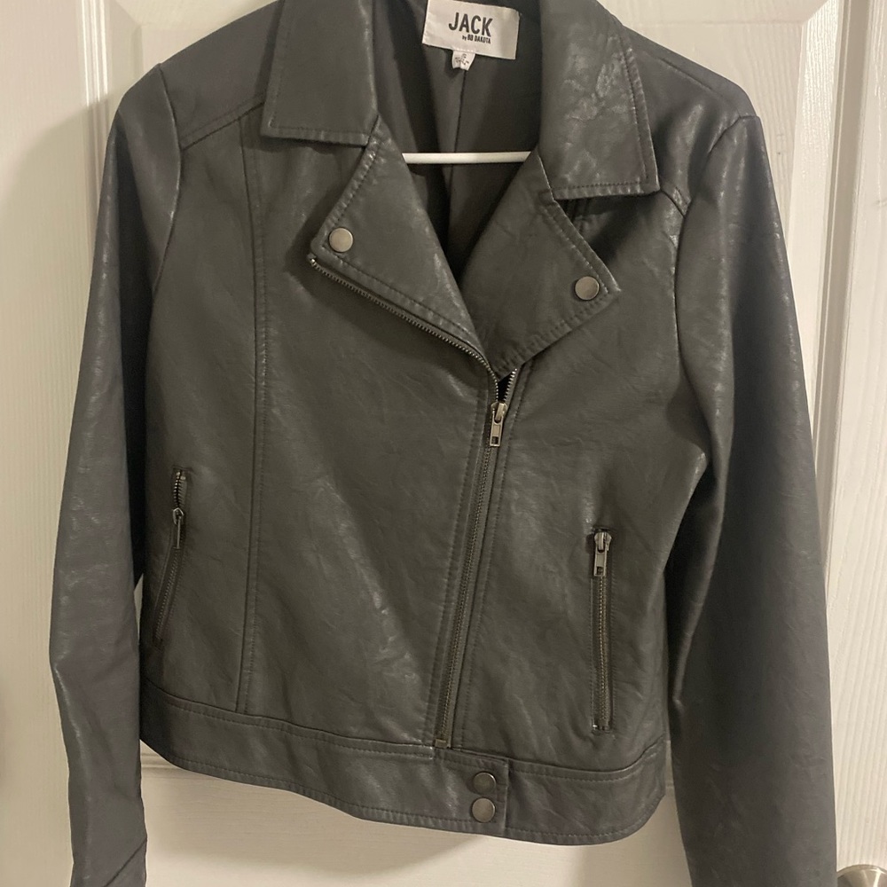 Almost new Jack by Dakota leather looking zip up jacket size small. Gray!